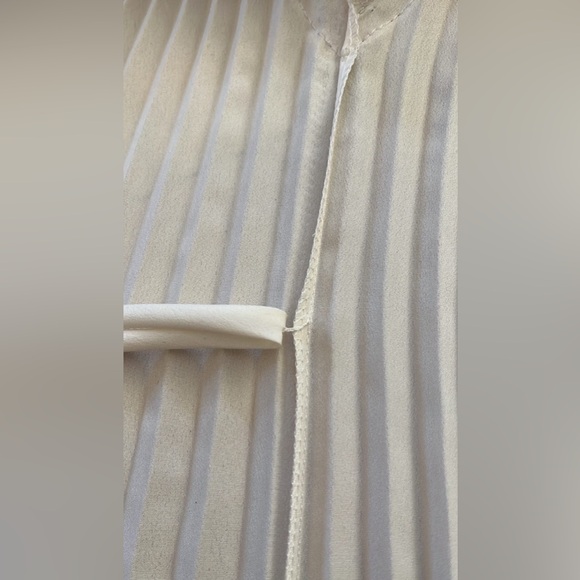 RARE VINTAGE - Lucie Ann Pleated Robe in Ivory - Size Small - Picture 3 of 16